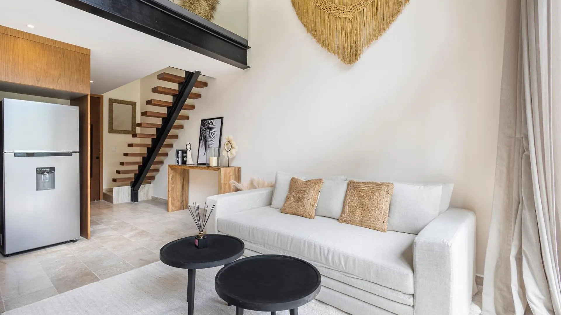 Mistiq Temple II Luxury Apartment تولوم