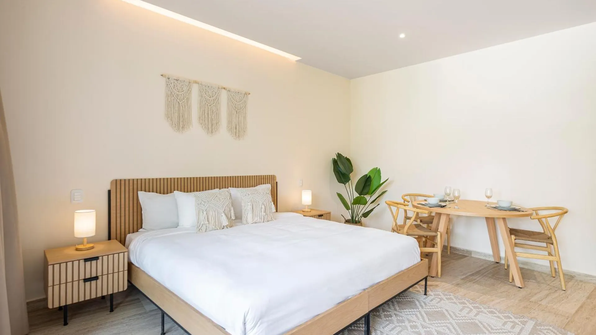 Mistiq Temple II Luxury Apartment تولوم