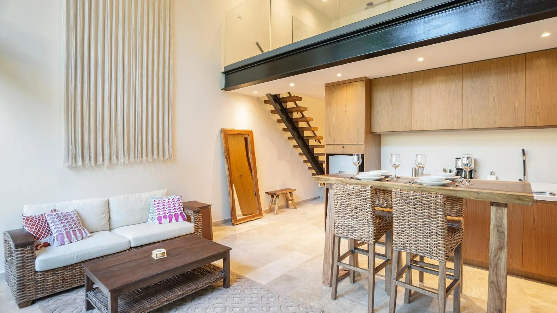 Mistiq Temple II Luxury Apartment تولوم