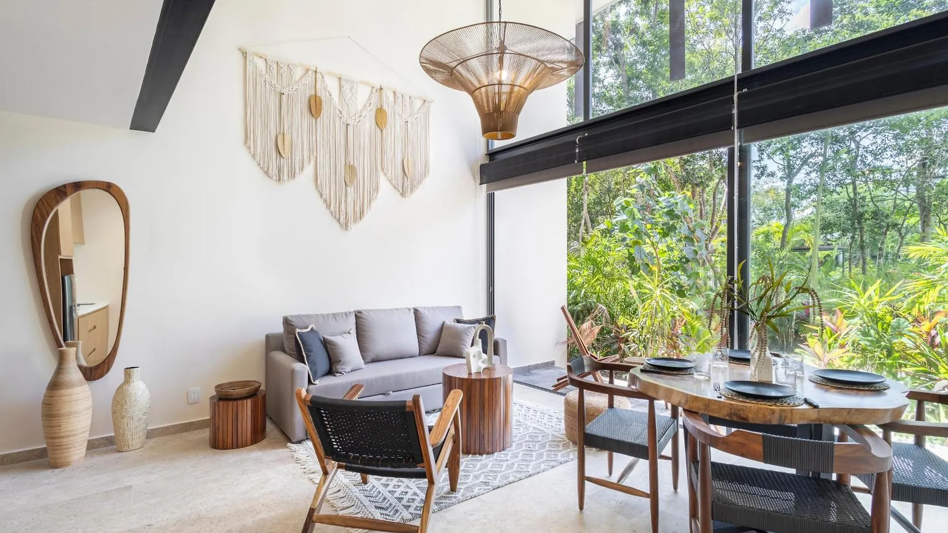 Mistiq Temple II Luxury Apartment تولوم