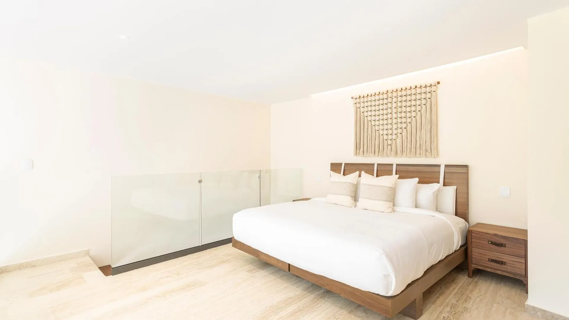 Mistiq Temple II Luxury Apartment تولوم