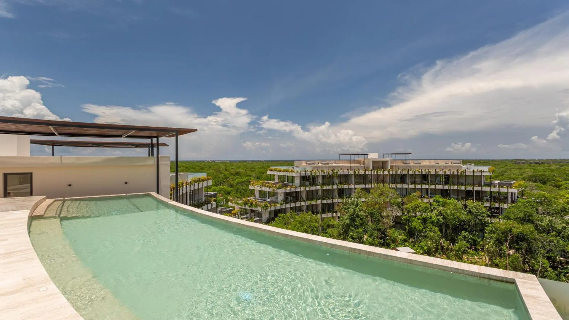 Mistiq Temple II Luxury Apartment تولوم