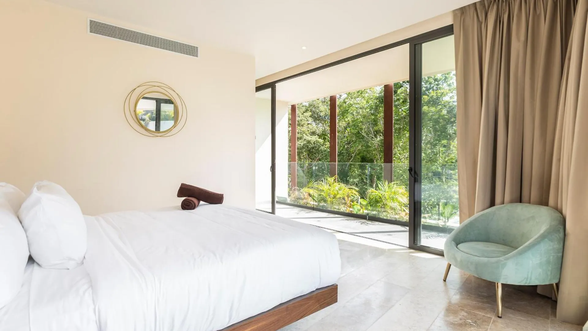 Mistiq Temple II Luxury Apartment تولوم