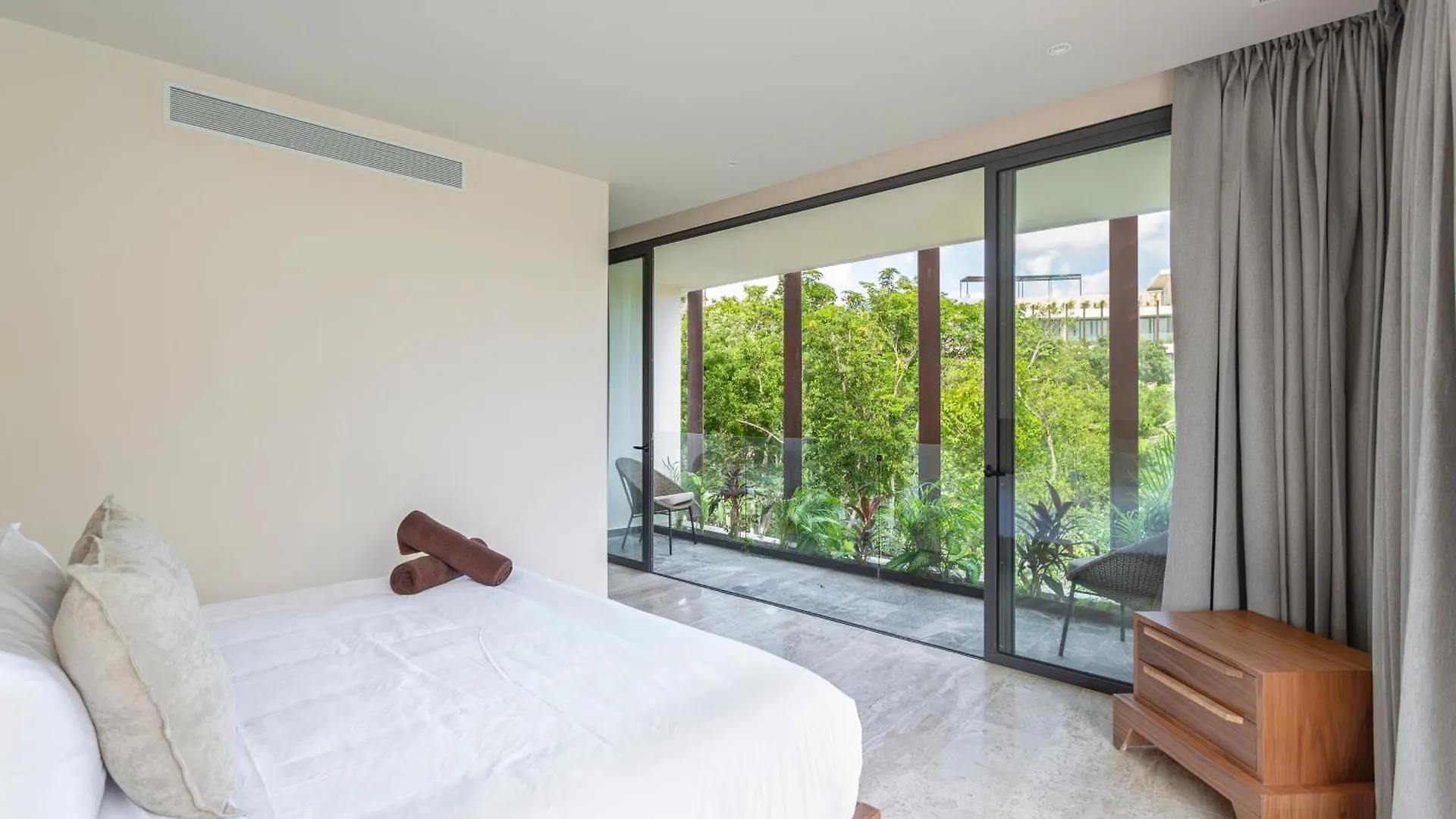 Mistiq Temple II Luxury Apartment تولوم