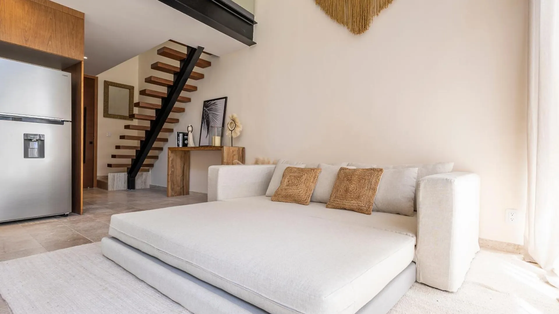 Mistiq Temple II Luxury Apartment تولوم