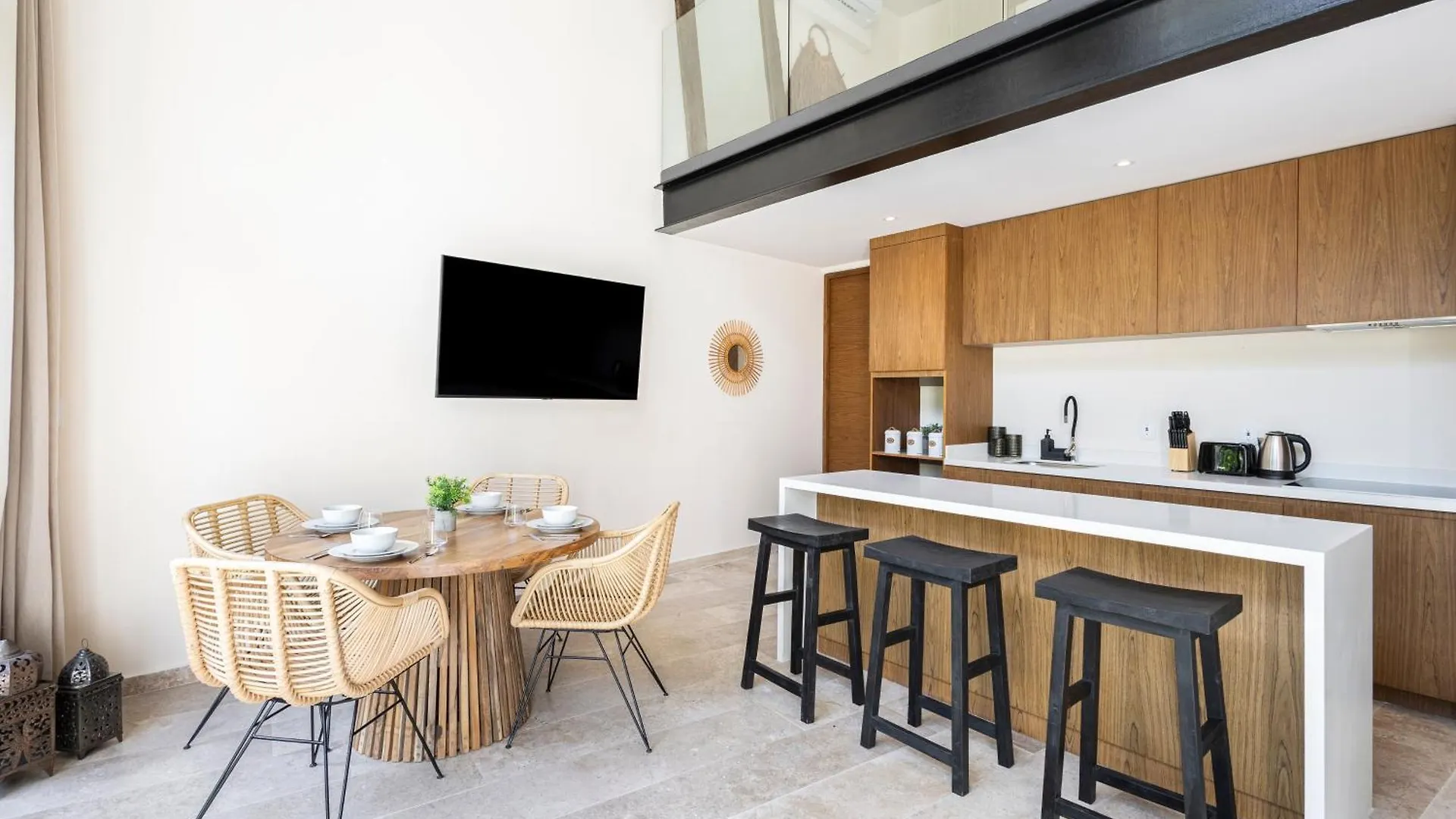 Mistiq Temple II Luxury Apartment تولوم