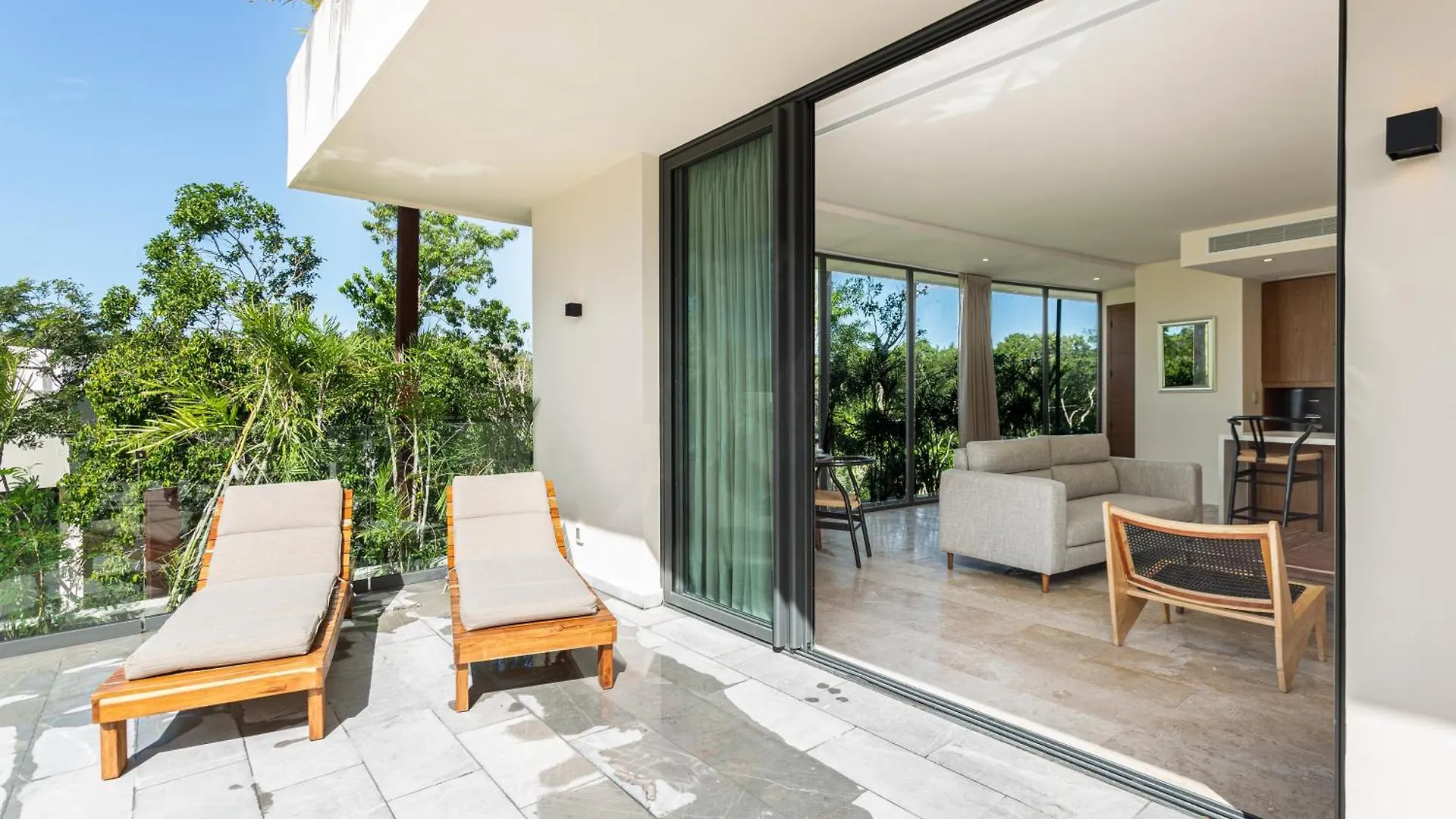 Mistiq Temple II Luxury Apartment تولوم
