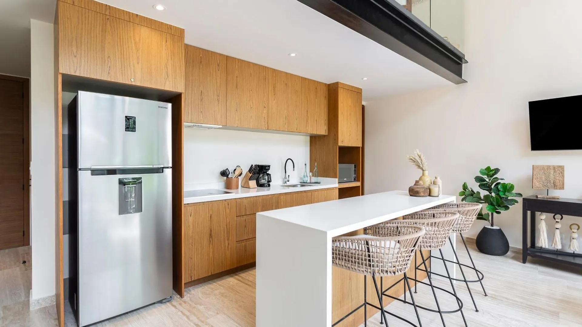 Mistiq Temple II Luxury Apartment تولوم