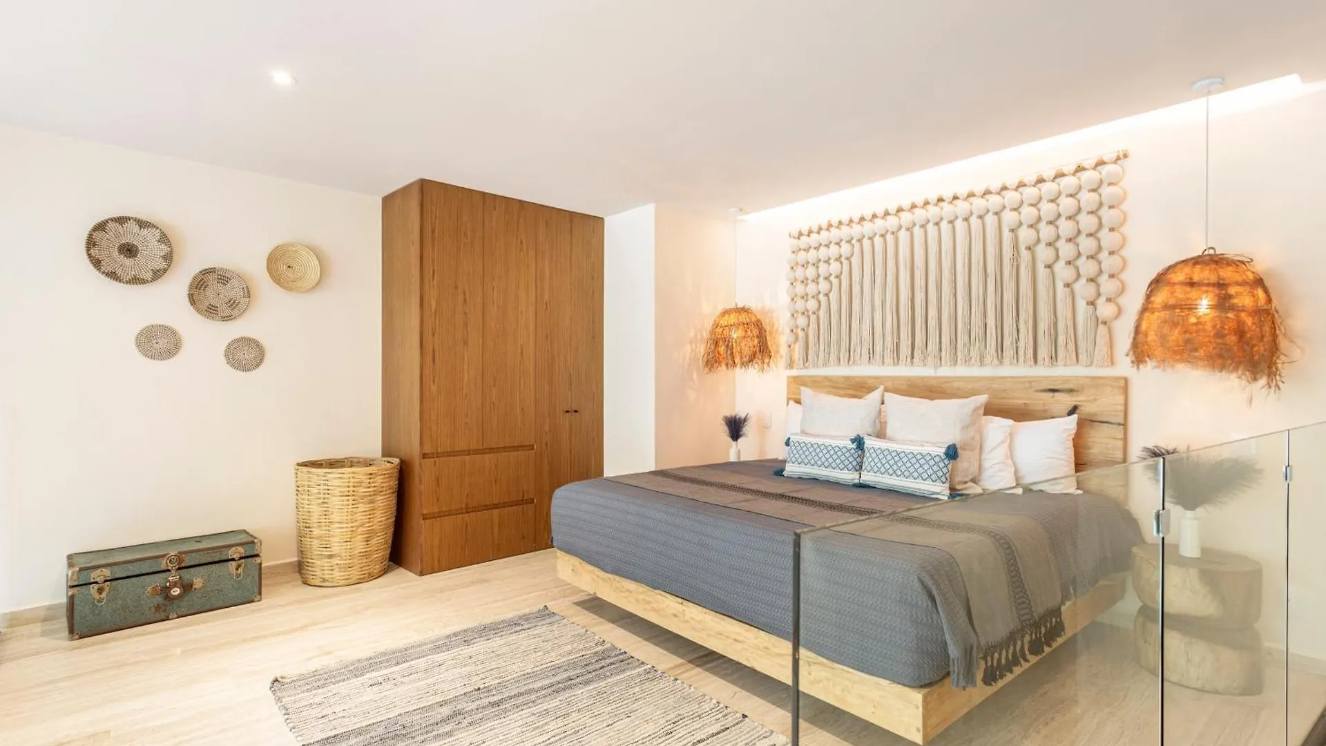 Mistiq Temple II Luxury Apartment تولوم