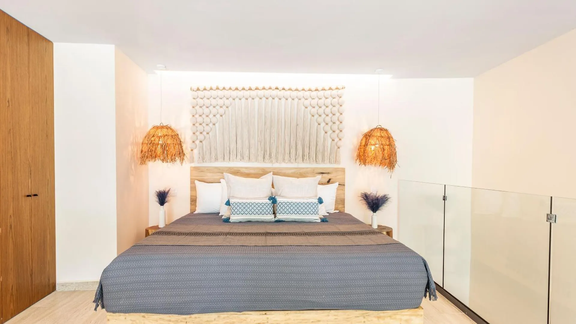 Mistiq Temple II Luxury Apartment تولوم