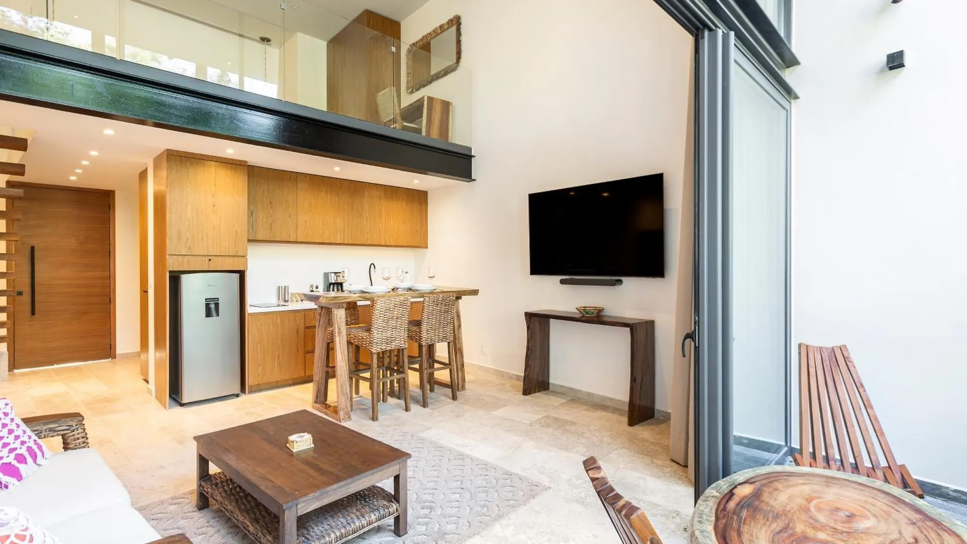 Mistiq Temple II Luxury Apartment تولوم