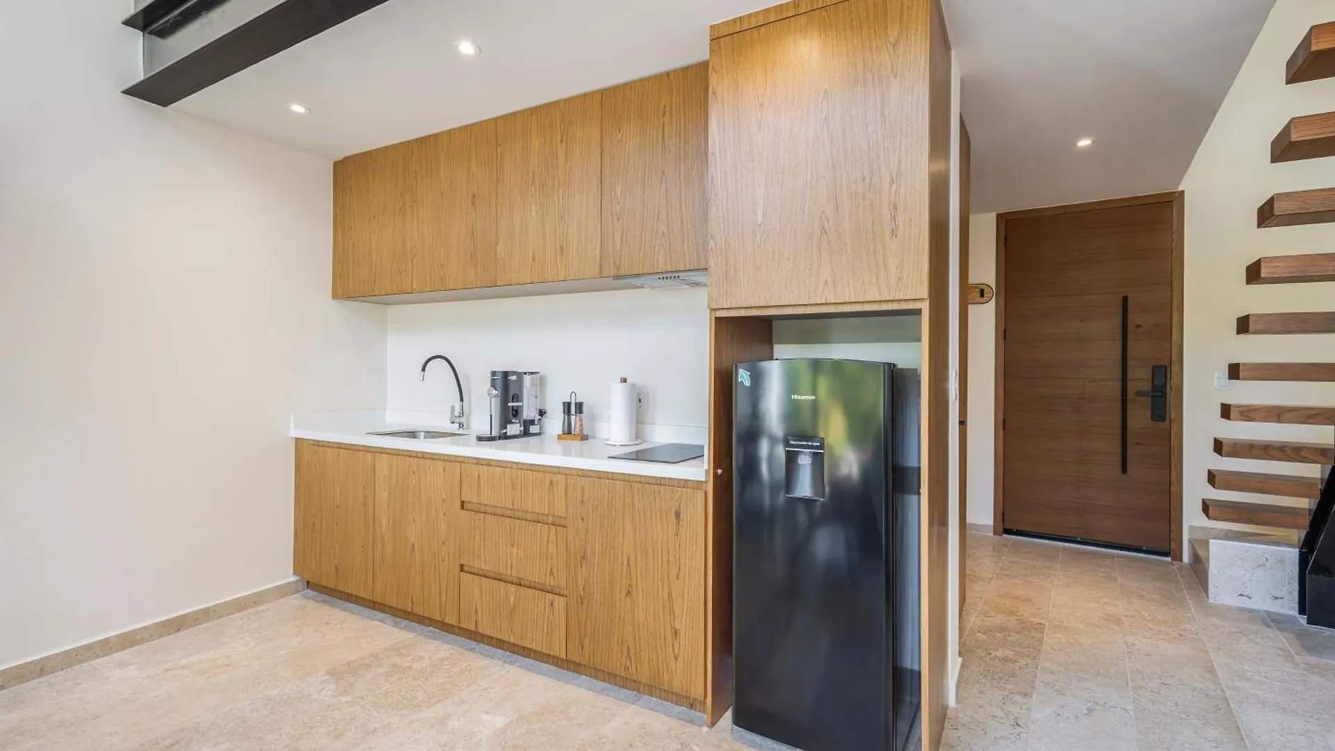 Mistiq Temple II Luxury Apartment تولوم