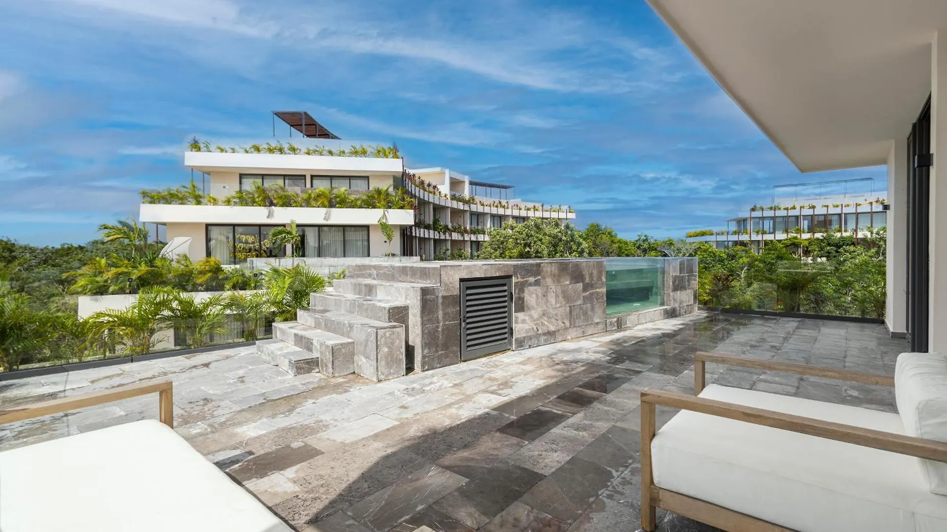 Mistiq Temple II Luxury Apartment تولوم