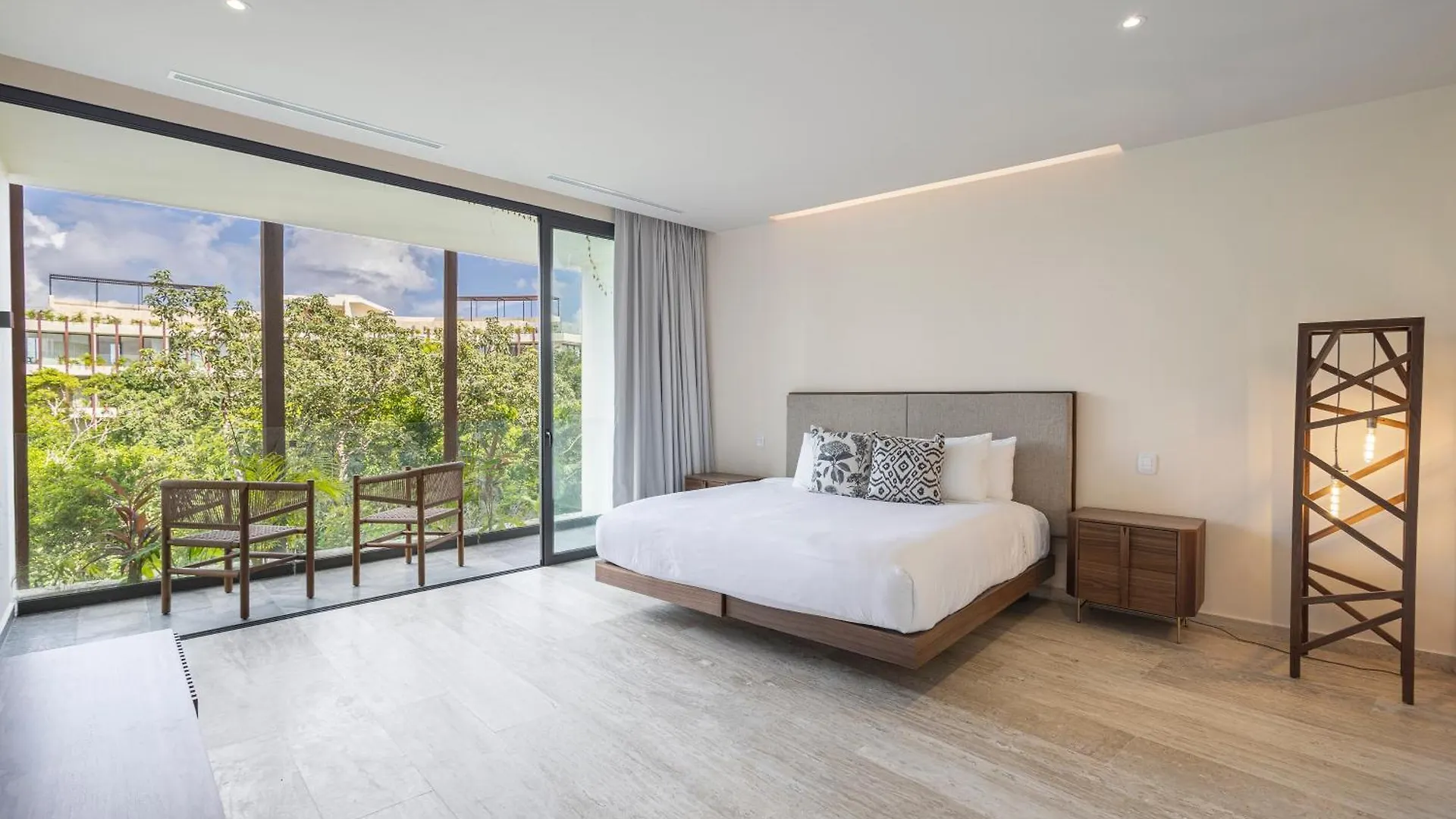 Mistiq Temple II Luxury Apartment تولوم