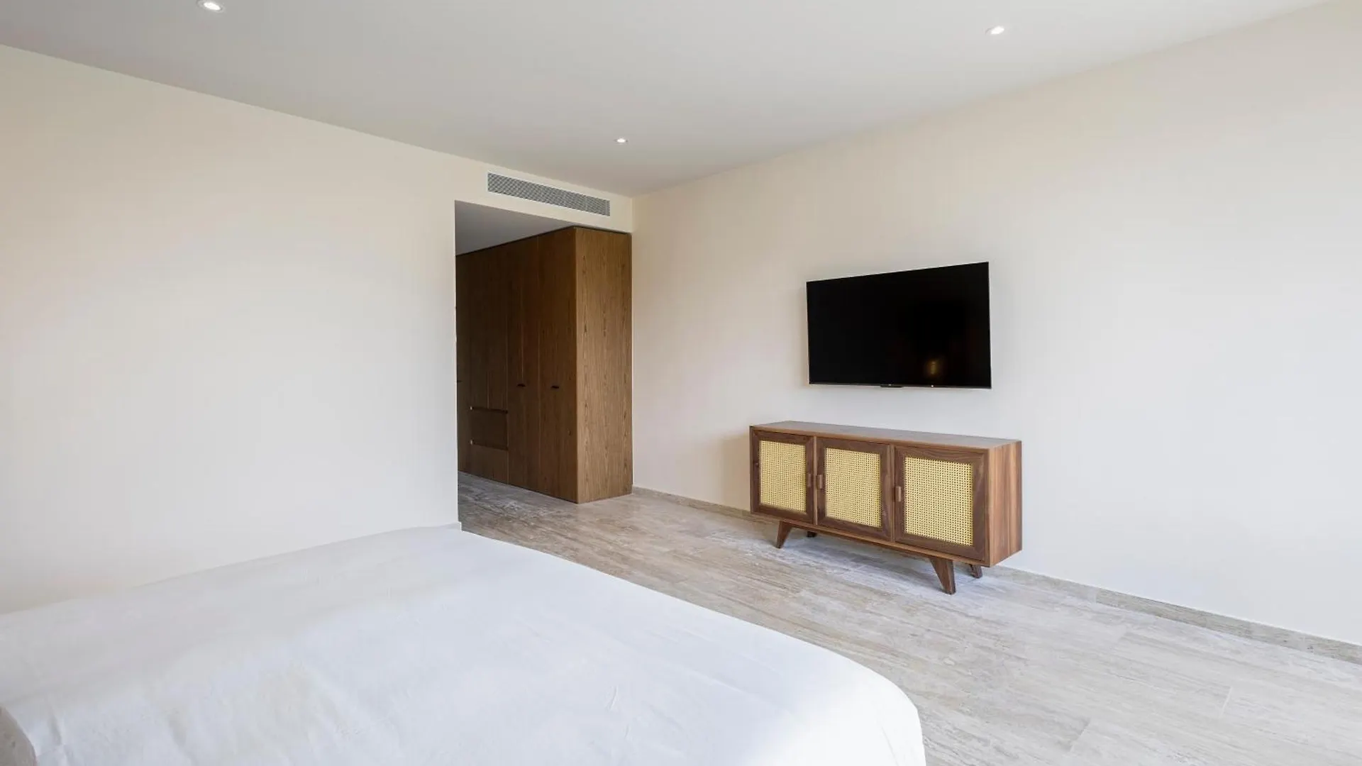 Mistiq Temple II Luxury Apartment تولوم
