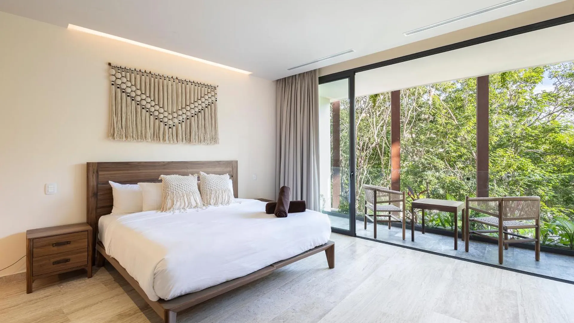 Mistiq Temple II Luxury Apartment تولوم