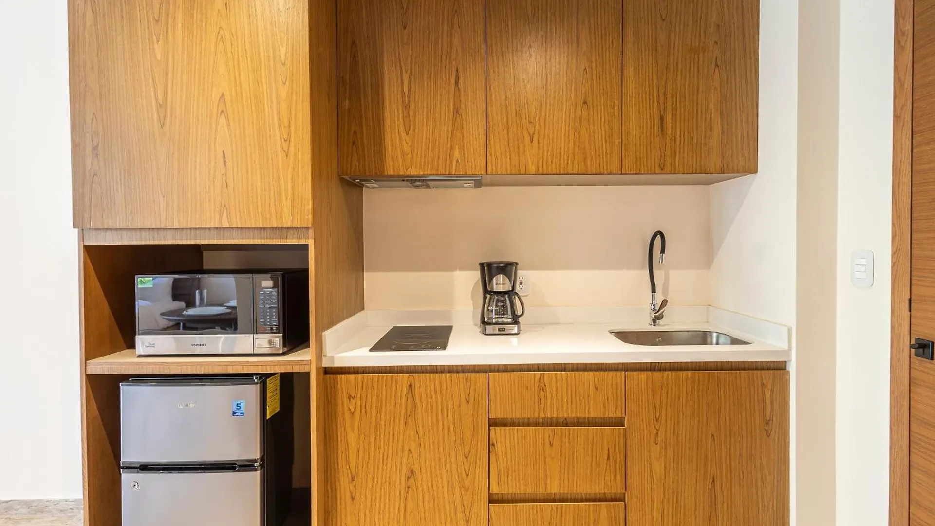 Mistiq Temple II Luxury Apartment تولوم